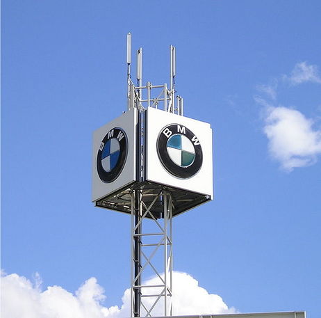 607px-BMW_Logo_für_Werbung_auf_Gestell_montiert (1).JPG