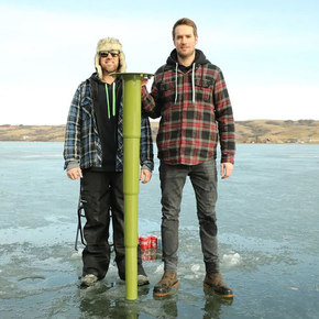 DipStick Keeps Drinks Cold While Ice Fishing