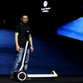 KickScooter T60 E-Scooter Drives to the Charging Station