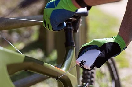 Hiplok FLX Bike Lock Adds a Safety Light