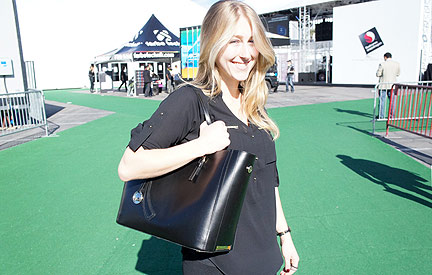 Leoht Tote Features In-Bag Charging