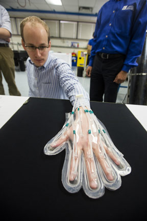 REHEAL Smart Gloves Heals Hands Faster