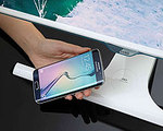 Samsung SE370 Monitor Charges Smartphones