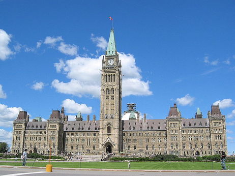 800px-Parliament-Ottawapublicdomain.jpg