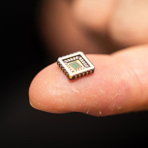 Breakthrough Silicon Chips Mimic Neurons