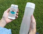 HidrateMe Water Bottle Lights Up When It's Time to Drink