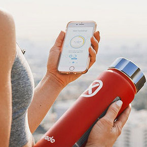 Hydrade Solar-Powered Smart Bottle Shares Sips