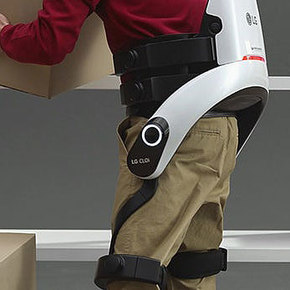 LG CLOi SuitBot Gives Workers a Boost
