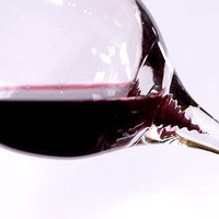 Spirale Wine Glass Captures Sediment for Better Taste