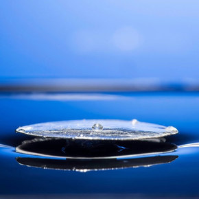 Unsinkable Hydrophobic Structures